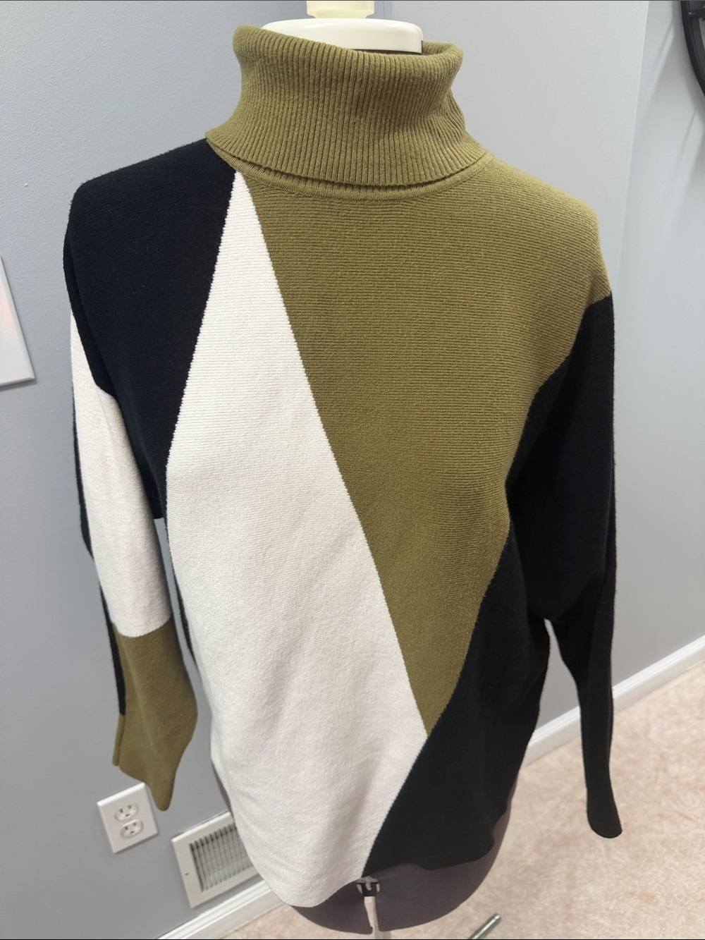 Colorblock Turtleneck Sweater in Olive, Black & Cream